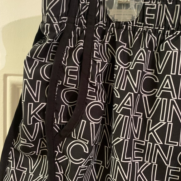 Calvin Klein Shorts Womens XL Black White Running Athletic Lined Pull On Logo - Picture 4 of 6